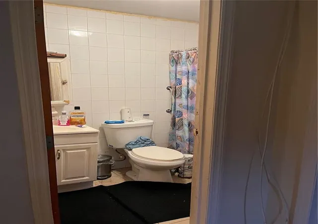 2nd image of 919 Mace Ave, New York, NY 10469 | MLS# H6310557