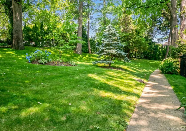 2nd image of 915 Wynnewood Rd, Pelham, NY 10803