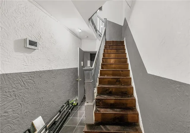 Photo 3 of Sale Pending at 1030 Longfellow Ave, Bronx, NY 10459 | MLS# H6312334 | Listing updated on 2024-12-04