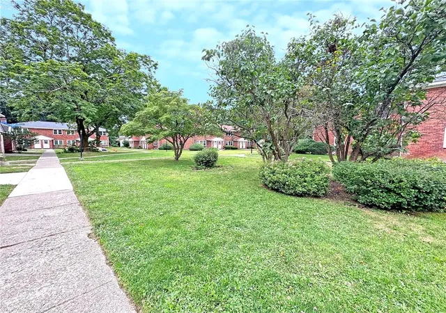 Condominium at 2710 South Rd #F4, Poughkeepsie, NY 12601 | MLS# H6316376 |  | Sold on 2024-08-23