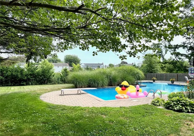 4th image of 80 Udalia Ct, West Islip, NY 11795 | MLS# H6318887
