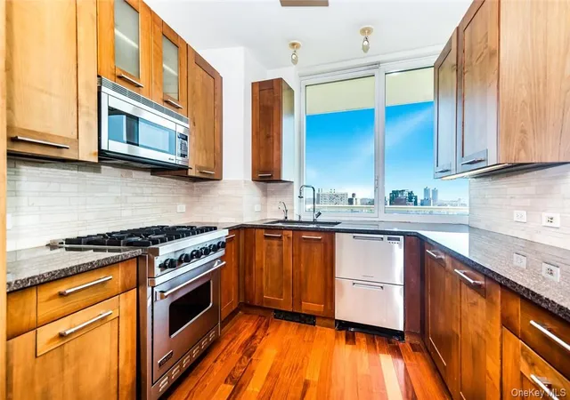 Photo 4 of Condo for sale at 640 W 237Th St #11A, Bronx, NY 10463 | MLS# H6319730 | Listing updated on 2026-09-30