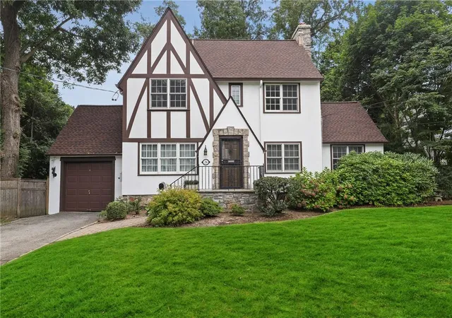 Single Family Residence at 26 Dusenberry Rd, Bronxville, NY 10708 | MLS# H6320743 | | Sold on 2025-02-11