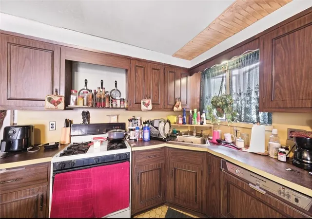 2nd image of 83 Montgomery St, Poughkeepsie, NY 12601 | MLS# H6323901