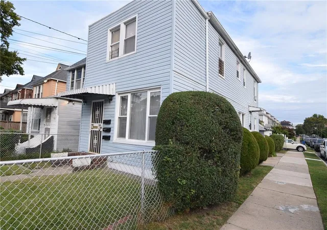 Photo 1 of Sale Pending at 999 E 241st St, Bronx, NY 10466 | MLS# H6328522 | Listing updated on 2025-09-18