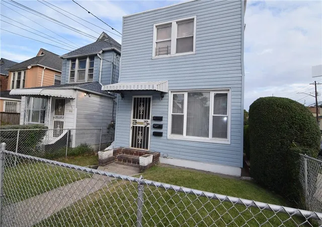 Photo 2 of Sale Pending at 999 E 241st St, Bronx, NY 10466 | MLS# H6328522 | Listing updated on 2025-09-18