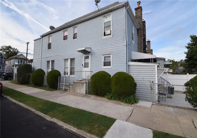 Photo 3 of Sale Pending at 999 E 241st St, Bronx, NY 10466 | MLS# H6328522 | Listing updated on 2025-09-18