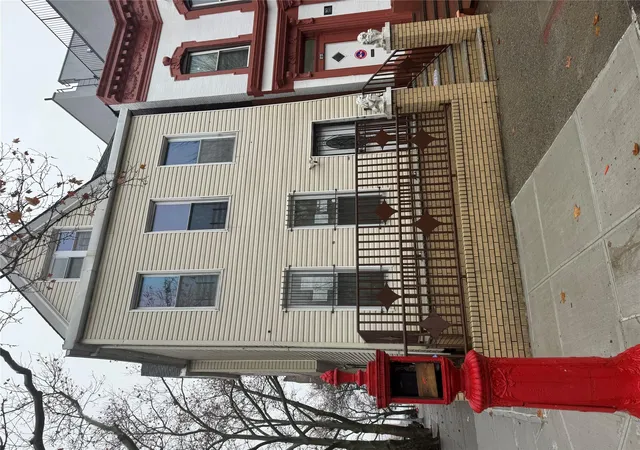 Photo 3 of Sale Pending at 1780 Marmion Ave, Bronx, NY 10460 | MLS# H6328884 | Listing updated on 2025-02-04