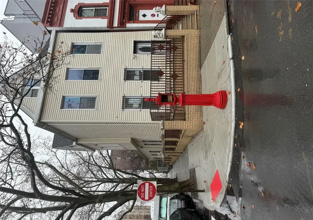 Photo 3 of Sale Pending at 1780 Marmion Ave, Bronx, NY 10460 | MLS# H6328884 | Listing updated on 2025-02-04