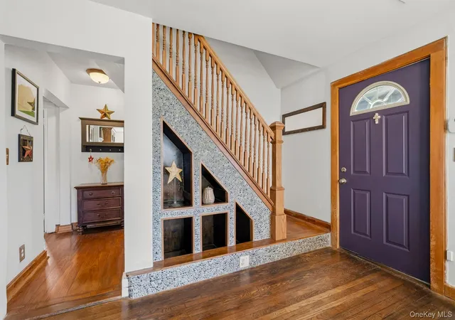 Photo 4 of Single family home for sale at 9 Broad St, New Windsor, NY 12553 | MLS# H6332892 | Listing updated on 2026-10-28