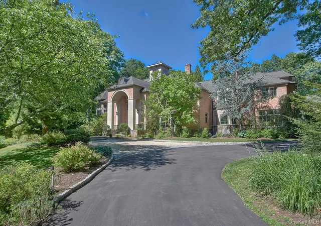 Photo 1 of Sale Pending at 301 Whippoorwill Rd, New Castle, NY 10514 | MLS# H6333127 | Listing updated on 2026-07-27