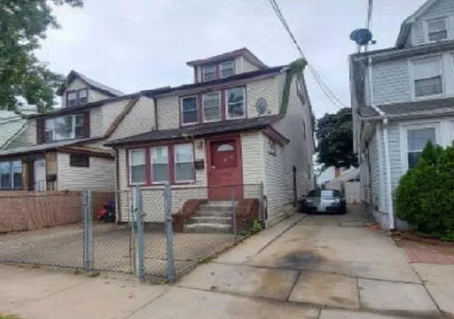 Photo 1 of Sale Pending at 13723 249th St, Rosedale, NY 11422 | MLS# H6333700 | Listing updated on 2025-03-11