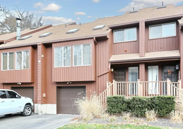 Photo 1 of Condo for sale at 10 Braemar Ct, New City, NY 10956 | MLS# H6335533 | Listing updated on 2024-11-25