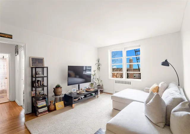 Sale Pending at 5614 Netherland Ave #5C, Bronx, NY 10471 | MLS# H6335800 | Listing updated on 2025-08-06