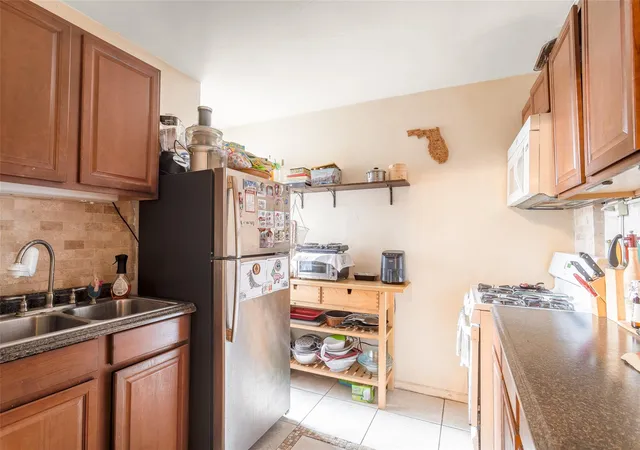 Photo 4 of Sale Pending at 5614 Netherland Ave #5C, Bronx, NY 10471 | MLS# H6335800 | Listing updated on 2025-08-06