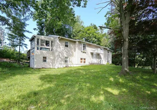 2nd image of 1 Charlotte Dr, Spring Valley, NY 10977 | MLS# H6336195