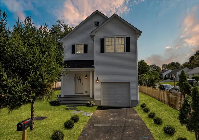 Photo 1 of Single Family Residence at 205 Warren Ave, White Plains, NY 10603 | MLS# H6329242 | | Sold on 2025-02-14