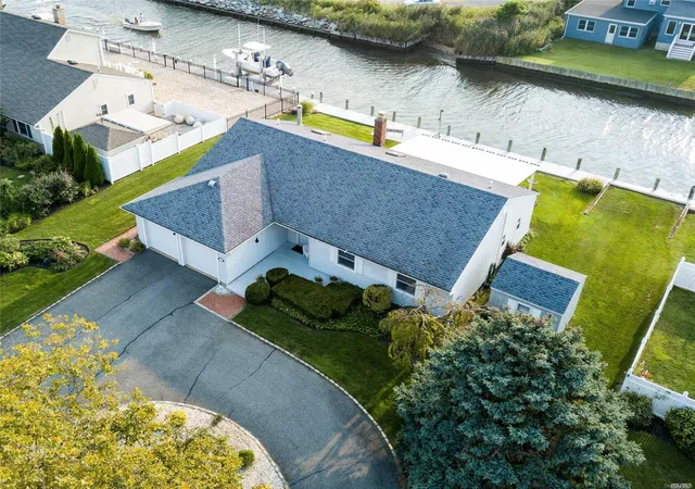1st image of 31 Shore Dr W, Babylon, NY 11702 | MLS# L3061528