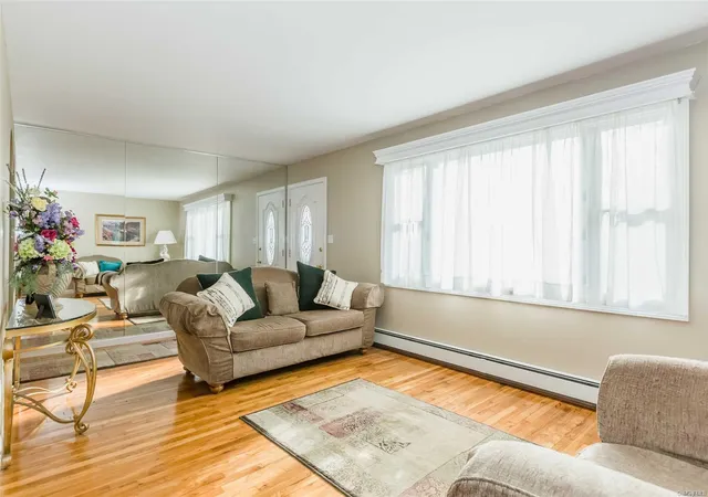 Single Family Residence at 215 Walker St, West Babylon, NY 11704 | MLS# L3085009 | | Sold on 2019-02-07