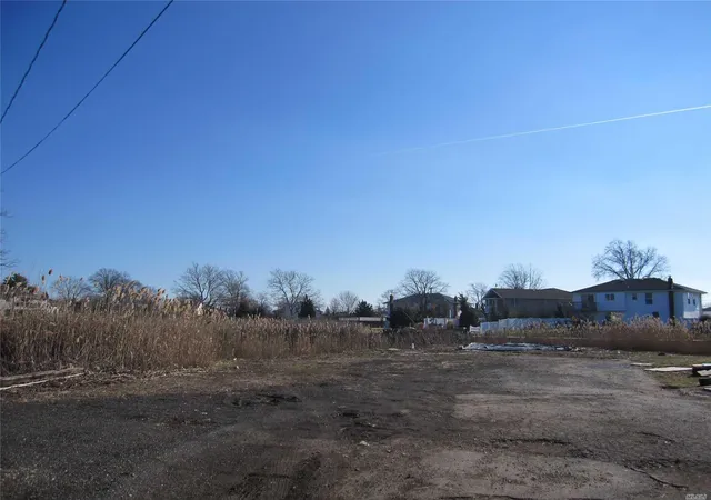 Photo 4 of Land for sale at Island Pl, Seaford, NY 11783 | MLS# L3107575 | Listing updated on 2026-09-15