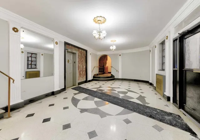 Stock Cooperative at 72-11 110Th St #2A, Forest Hills, NY 11375 | MLS# L3178734 | | Sold on 2020-05-14