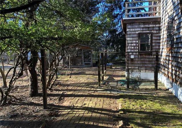 2nd image of 49 Shrubland Rd, Southampton, NY 11968 | MLS# L3293021