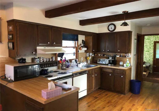 3rd image of 49 Shrubland Rd, Southampton, NY 11968 | MLS# L3293021