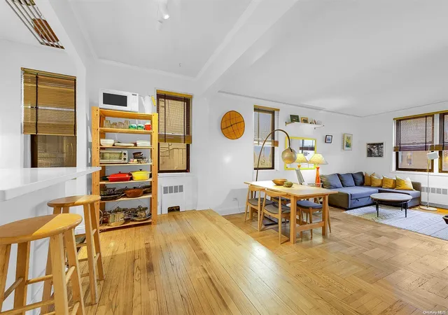 Stock Cooperative at 72-11 110Th St #2H, Forest Hills, NY 11375 | MLS# L3370245 | | Sold on 2022-06-27
