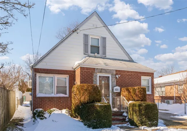 3rd image of 521 S 12Th St, North Hempstead, NY 11040 | MLS# L3373425