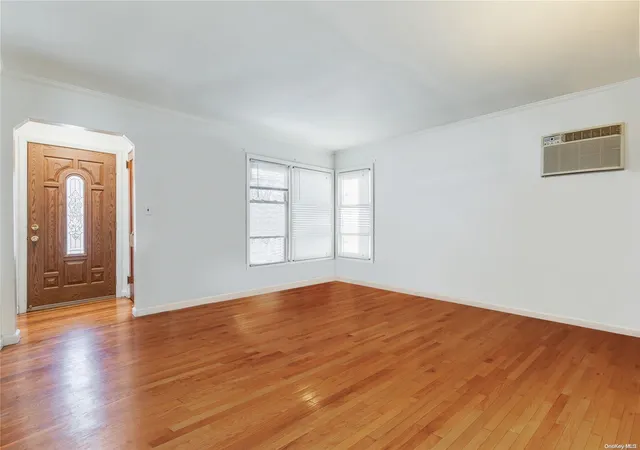 5th image of 521 S 12Th St, North Hempstead, NY 11040 | MLS# L3373425
