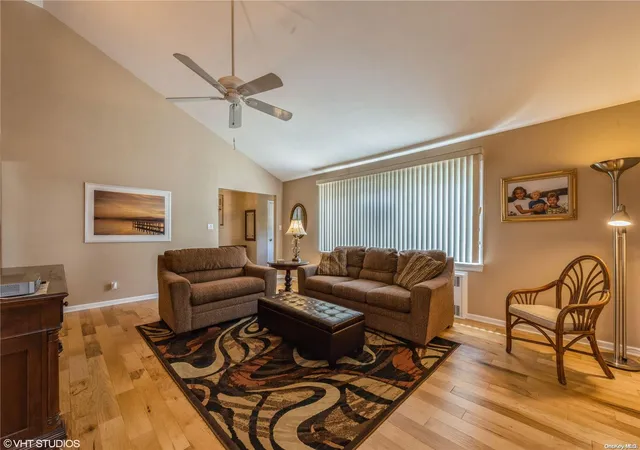 1st image of 582 Western Park Dr, West Hempstead, NY 11552 | MLS# L3418131