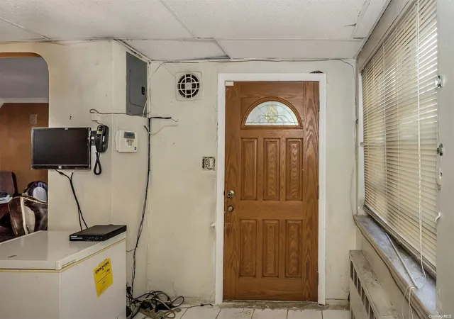 Photo 3 of Sale Pending at 1204 E 84th St, Brooklyn, NY 11236 | MLS# L3431043 | Listing updated on 2024-12-04