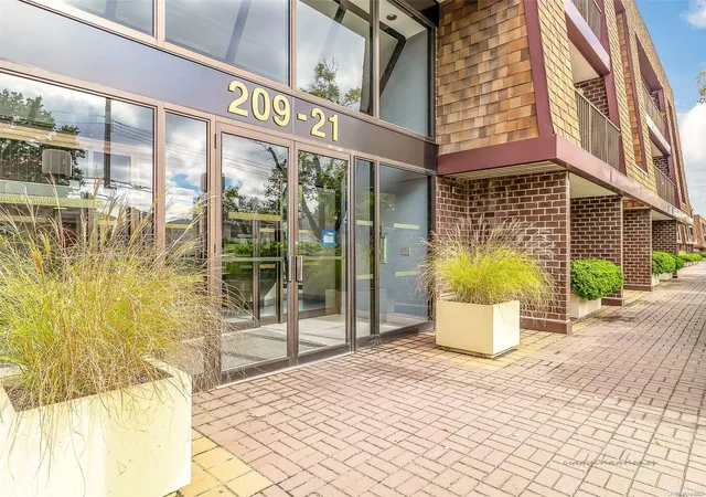Photo 1 of Sale Pending at 20921 26th Ave #2D, Bayside, NY 11360 | MLS# L3438195 | Listing updated on 2024-12-11