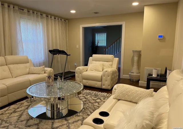 4th image of 205 William Floyd Pk, Shirley, NY 11967 | MLS# L3445146