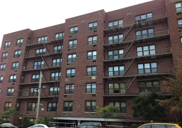Photo 1 of Sale Pending at 87 70 173rd St #5G, Jamaica, NY 11432 | MLS# L3446259 | Listing updated on 2024-12-06
