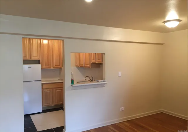 Photo 3 of Sale Pending at 87 70 173rd St #5G, Jamaica, NY 11432 | MLS# L3446259 | Listing updated on 2024-12-06
