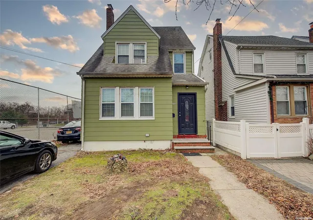 2nd image of 241 34 87th Ave, Bellerose, NY 11426 | MLS# L3450706