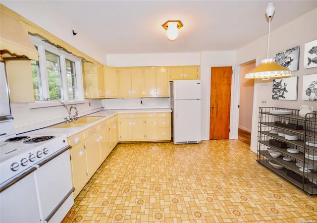 4th image of 937 Walt Whitman Rd, Melville, NY 11747 | MLS# L3451707