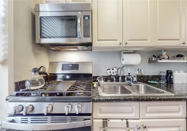 Photo 3 of Sale Pending at 150-29 72 Rd #5B, Flushing, NY 11367 | MLS# L3453774 | Listing updated on 2024-12-06
