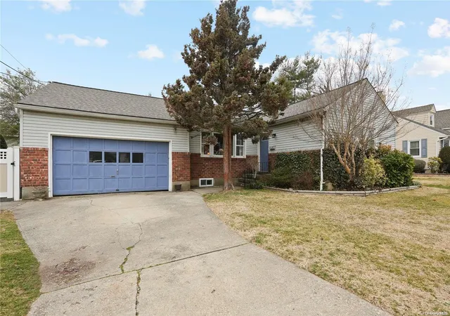 1st image of 27 W Woodbine Dr, Hempstead, NY 11520 | MLS# L3460050