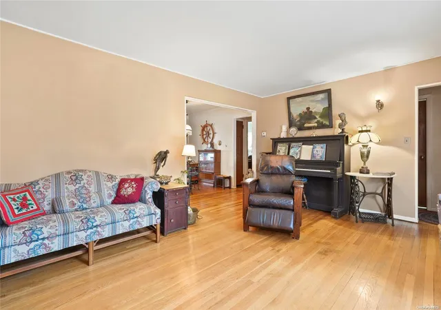 3rd image of 27 W Woodbine Dr, Hempstead, NY 11520 | MLS# L3460050