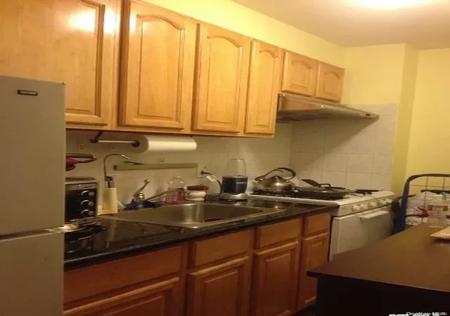 2nd image of 40 24 76th St #4A, Elmhurst, NY 11373 | MLS# L3461697