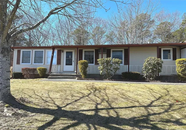 Photo 2 of Condo for sale at 55 Village Cir #1, Manorville, NY 11949 | MLS# L3464553 | Listing updated on 2026-09-28