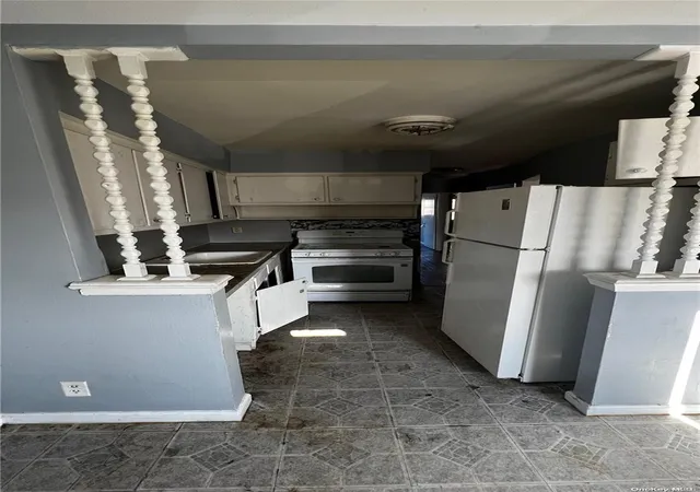 Photo 2 of Sale Pending at 1115 E 102nd St, Brooklyn, NY 11236 | MLS# L3467596 | Listing updated on 2024-12-04