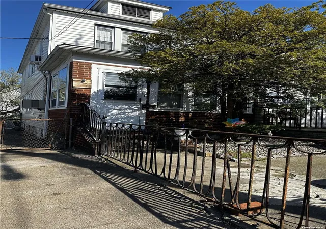 Photo 4 of Sale Pending at 1561 E 53Rd St, Brooklyn, NY 11234 | MLS# L3469596 | Listing updated on 2025-12-11
