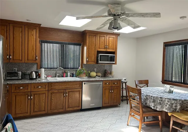 Photo 3 of Sale Pending at 24 44 163rd St, Whitestone, NY 11357 | MLS# L3474591 | Listing updated on 2024-12-11