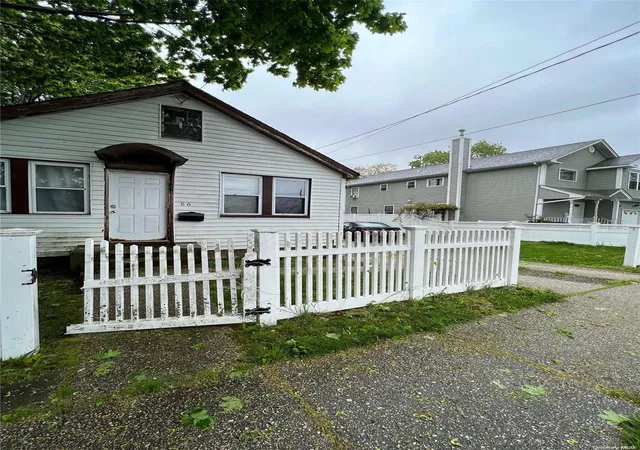 Photo 2 of Sale Pending at 86 Linden Ave, Hempstead, NY 11550 | MLS# L3475383 | Listing updated on 2024-12-11