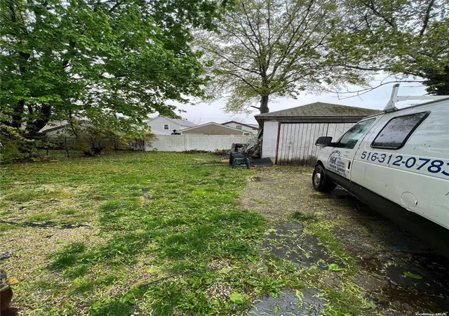 Photo 3 of Sale Pending at 86 Linden Ave, Hempstead, NY 11550 | MLS# L3475383 | Listing updated on 2024-12-11