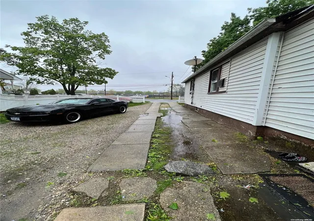 Photo 4 of Sale Pending at 86 Linden Ave, Hempstead, NY 11550 | MLS# L3475383 | Listing updated on 2024-12-11