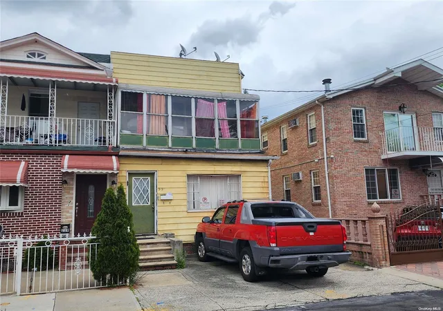 Photo 4 of Sale Pending at 221 E 42 St, Brooklyn, NY 11203 | MLS# L3475864 | Listing updated on 2025-11-20